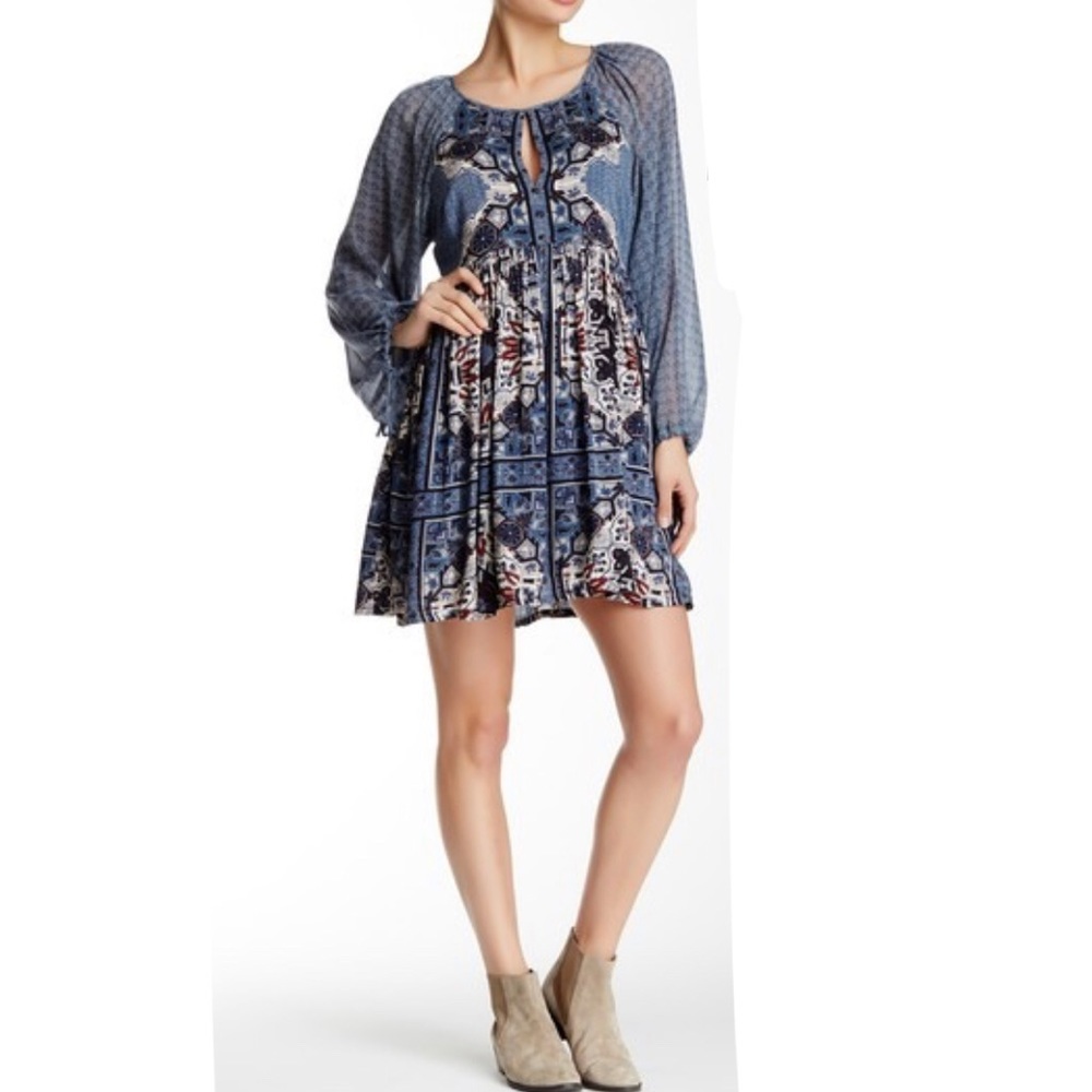 Elegant Blue Patterned Dress - Picture 3 of 7
